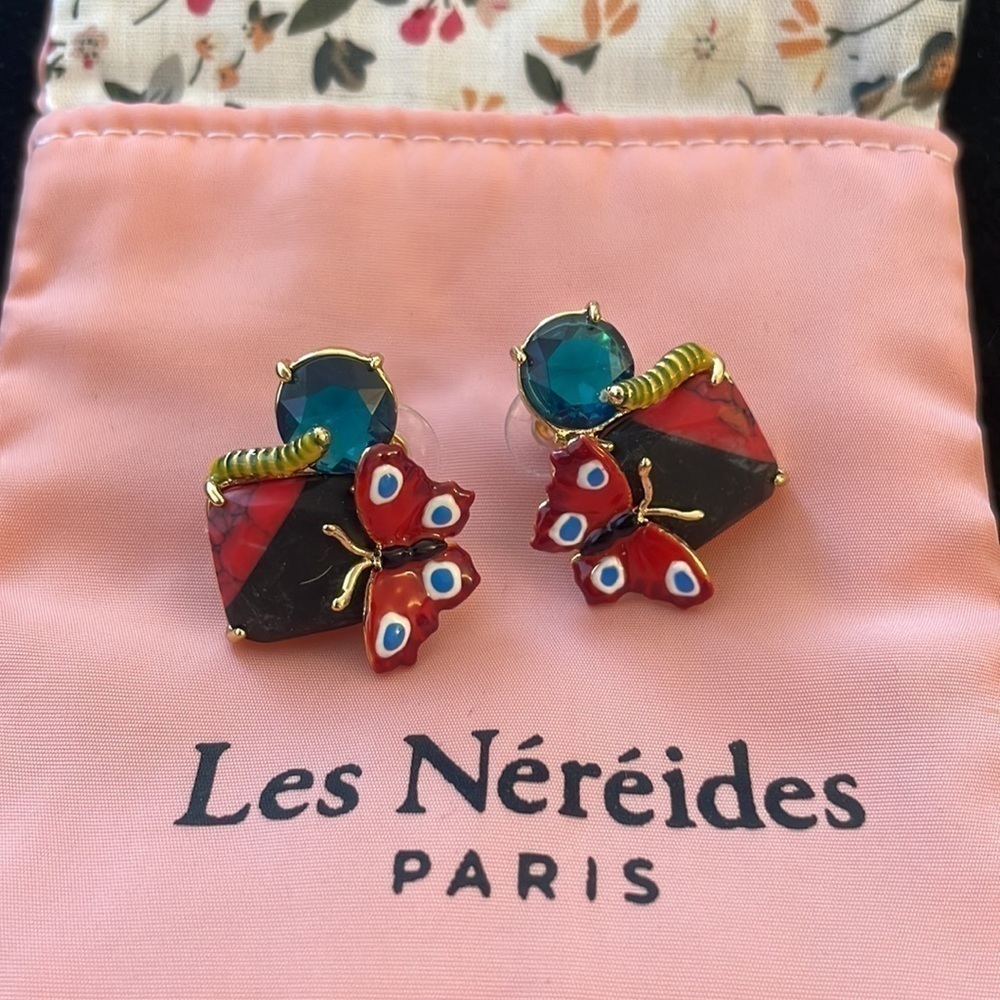LES NEREIDES rare Butterfly 🦋 Red and Black Green stone gold tone stud earring